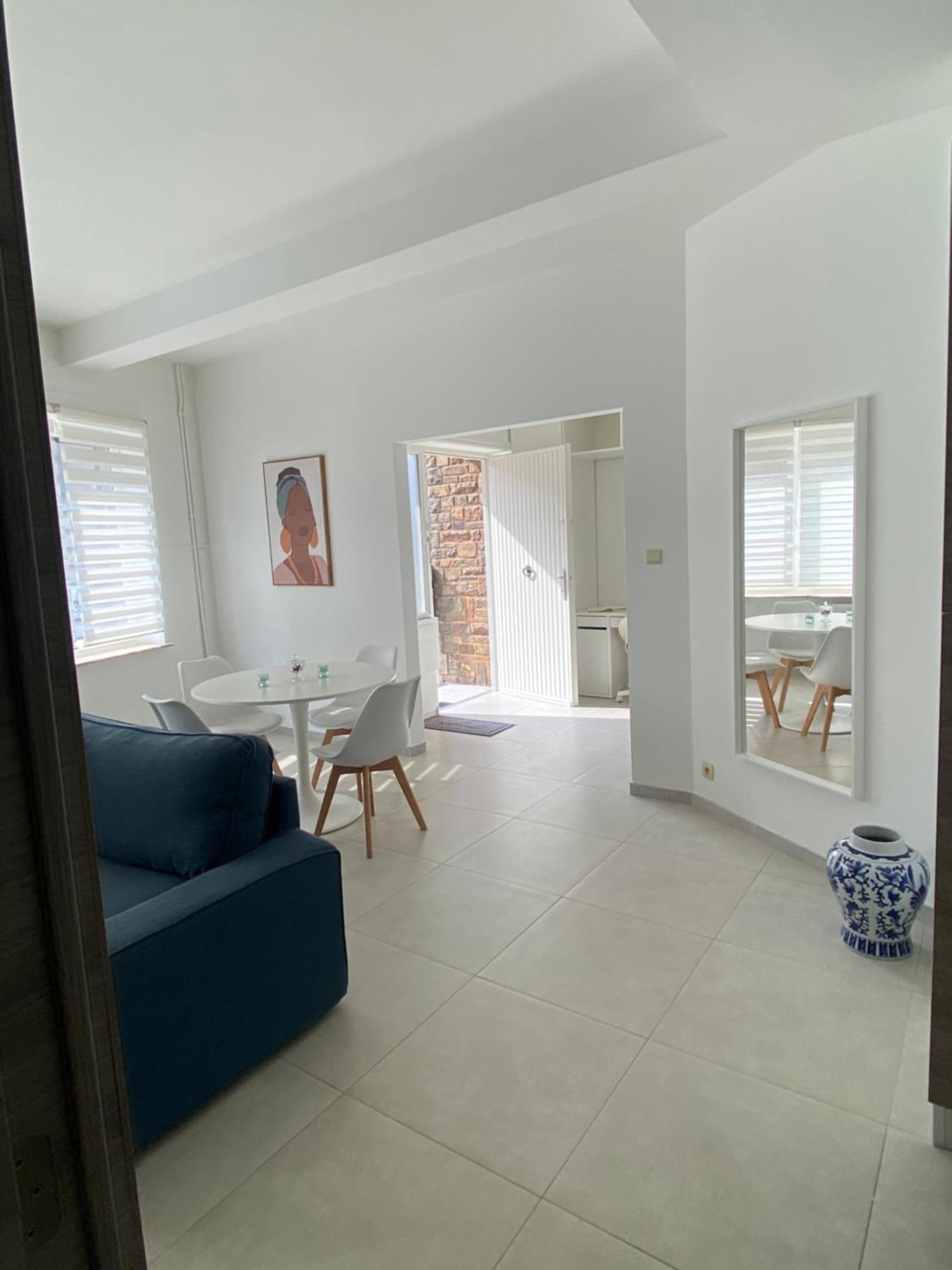 1-E Superbe Appartement Lumineux シャルルロワ エクステリア 写真